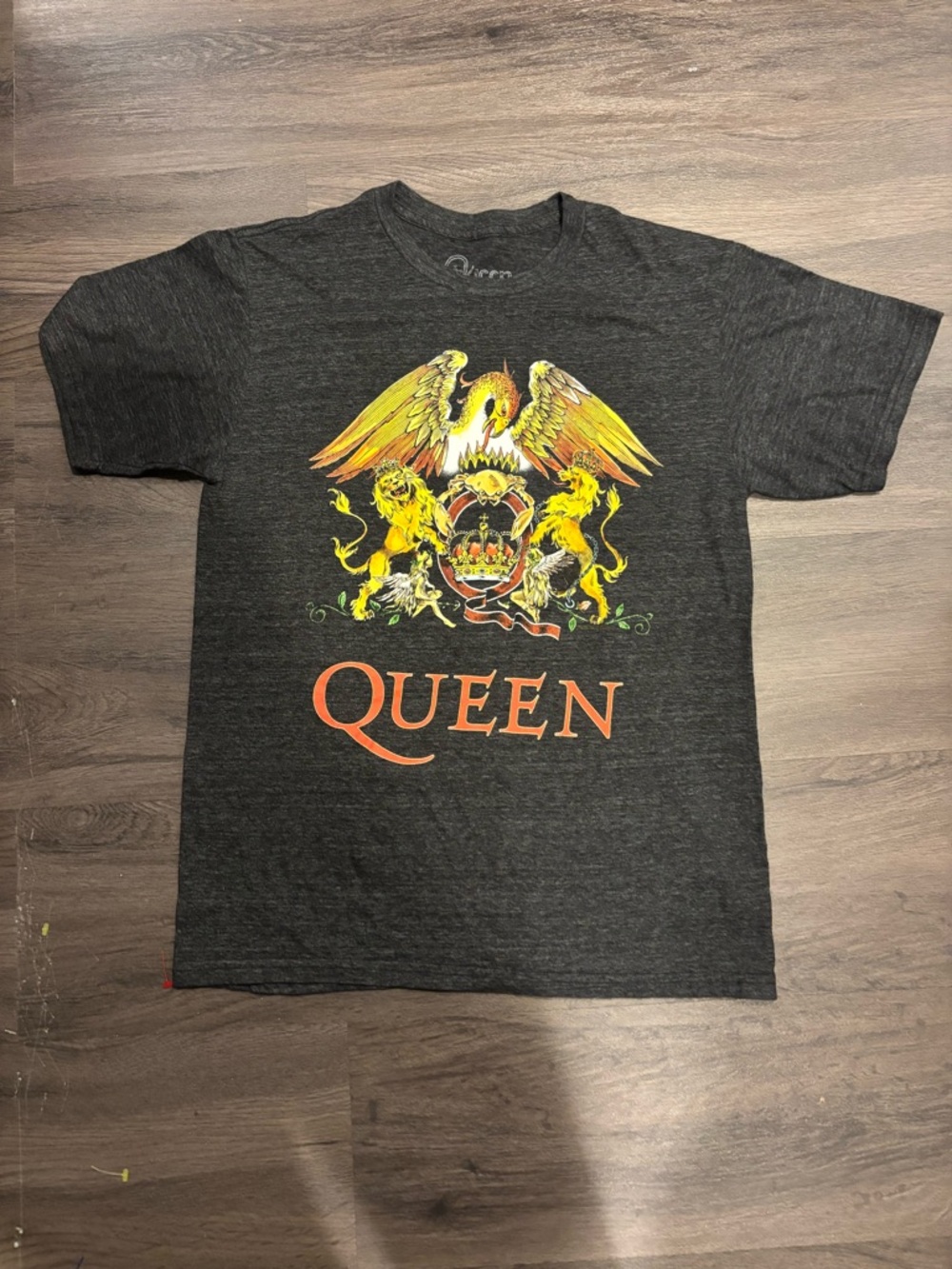 Queen Graphic Short-Sleeve Tee in Dark Gray